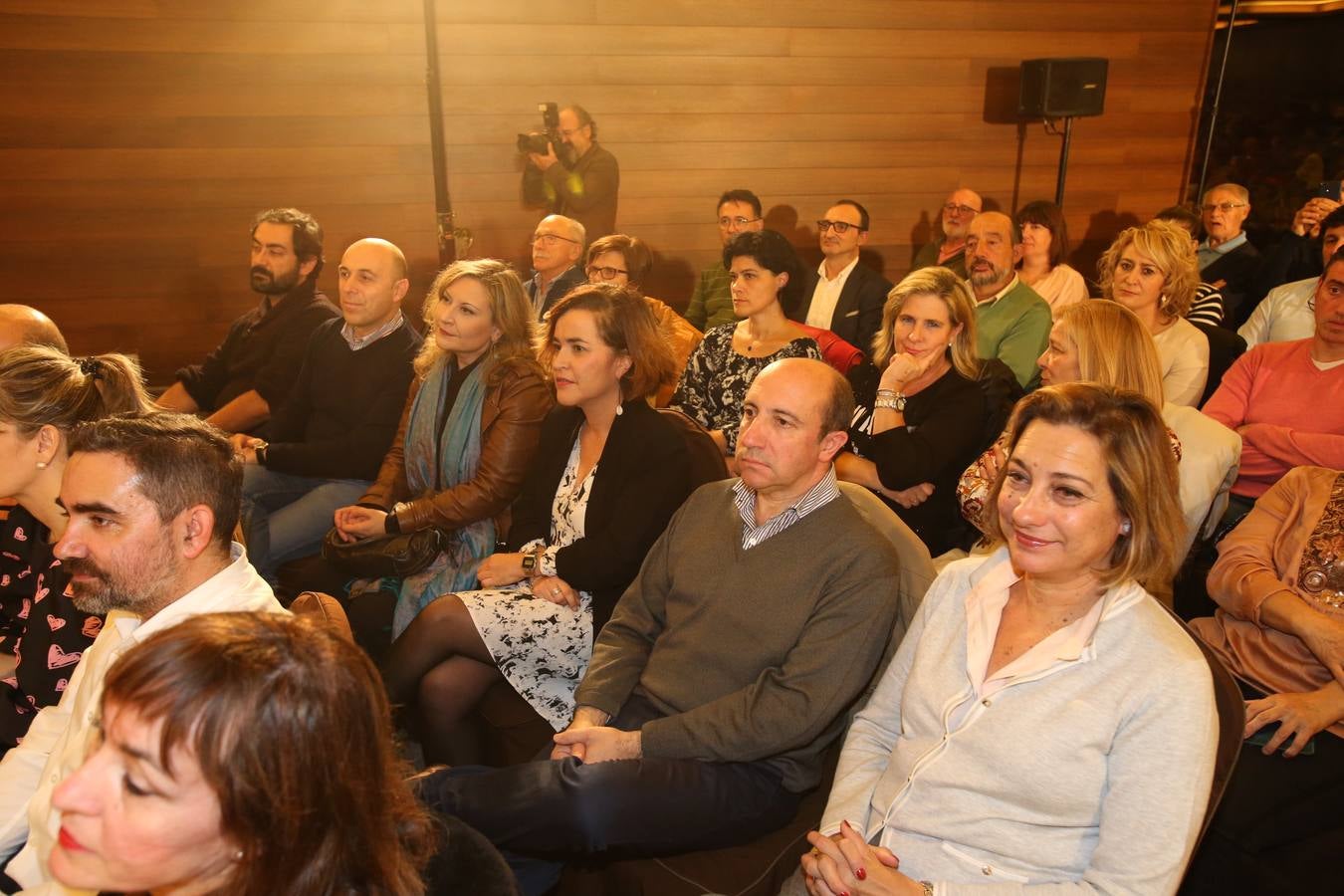 Ha presentado su candidatura a la Presidencia de La Rioja en un acto al que ha asistido la vicepresidenta del Gobierno central, Carmen Calvo