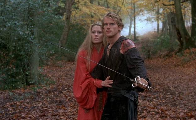 Robin Wright y Cary Elwes (d) en una escena de 'La princesa prometida'.