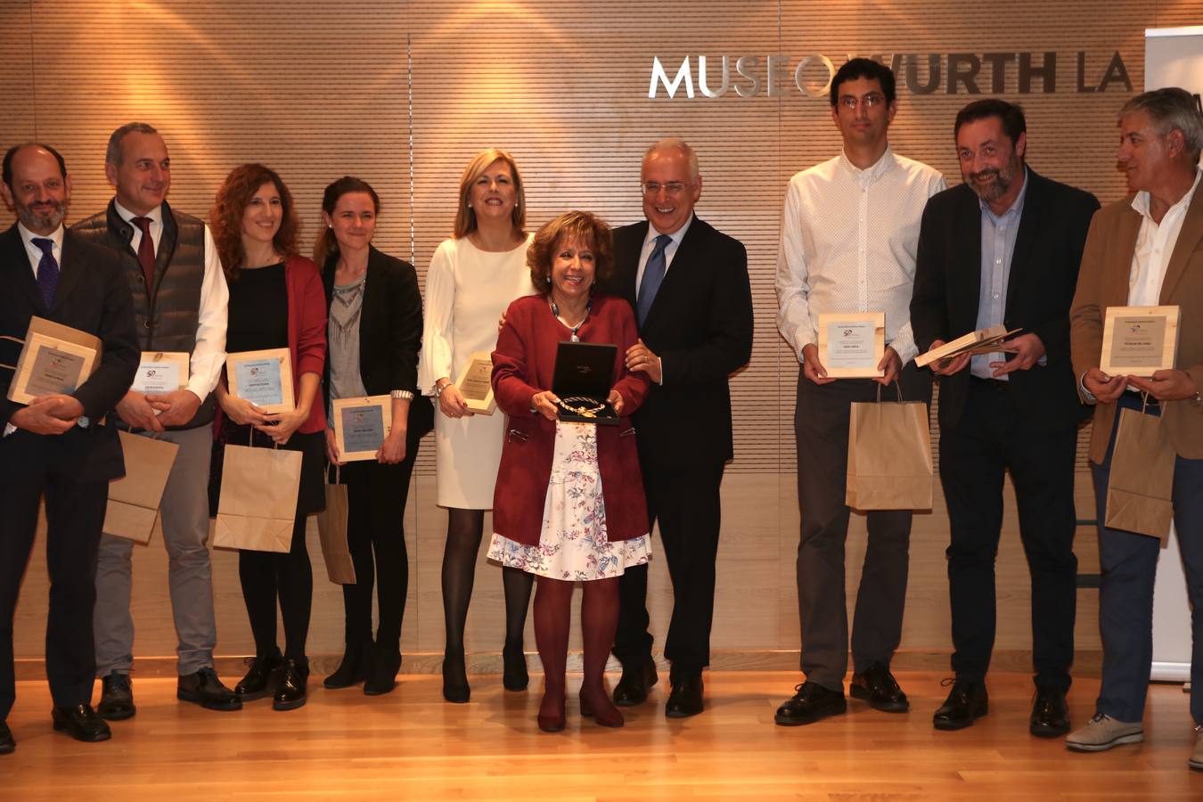 La entidad presidida por Aurora Pérez entrega premios a 16 empresas en agradecimiento a su apoyo, entre ellas Diario LA RIOJA