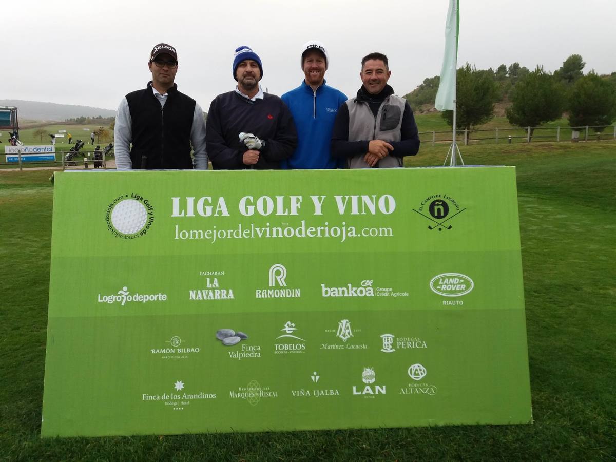 Imágenes de la salida de la final de la Liga de Golf y Vino de lomejordelvinoderioja.com.