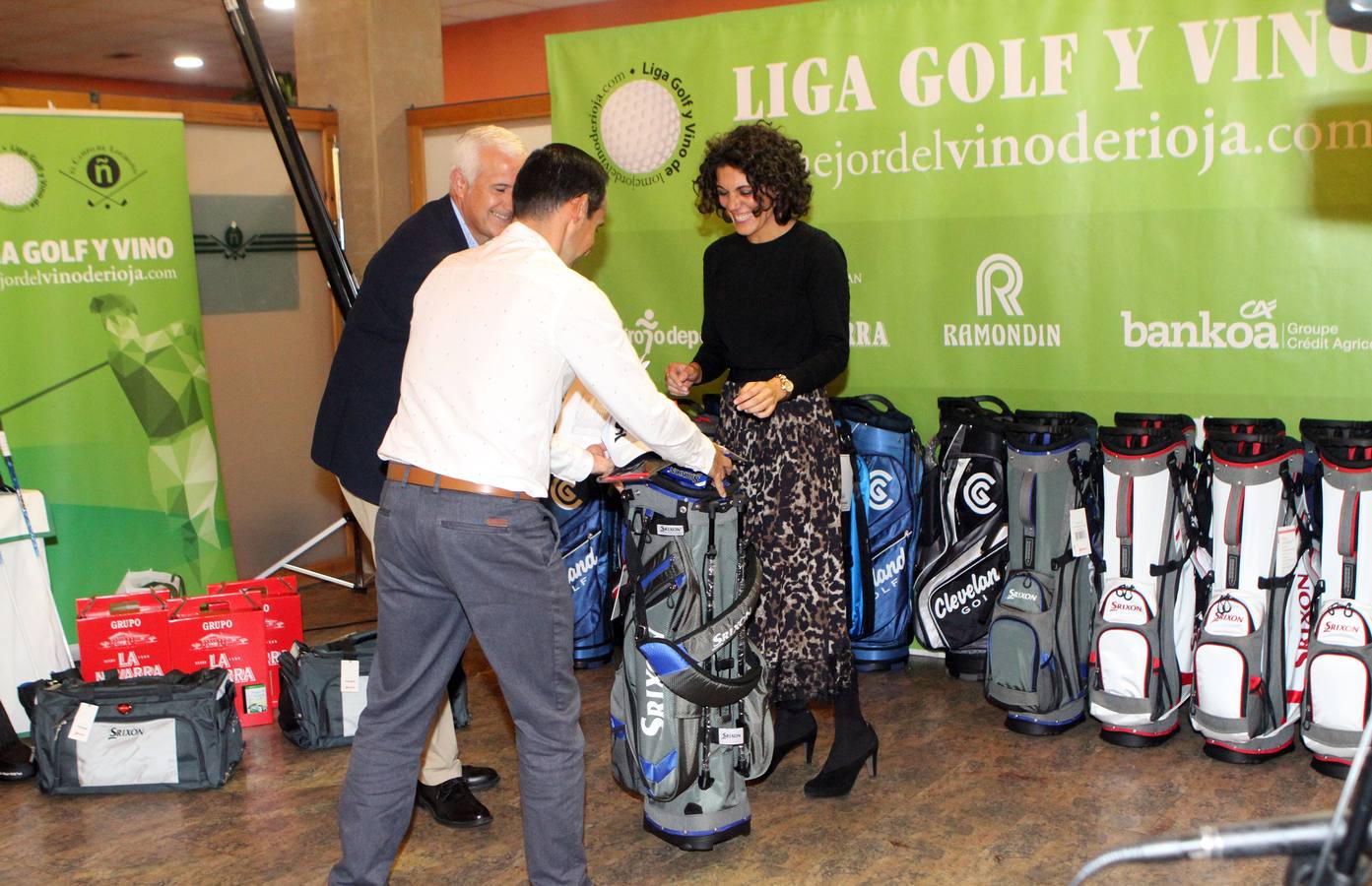 Tras la cena, los ganadores recibieron sus premios.