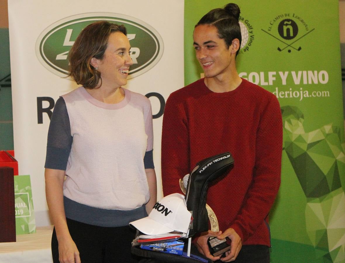 Tras la cena, los ganadores recibieron sus premios.