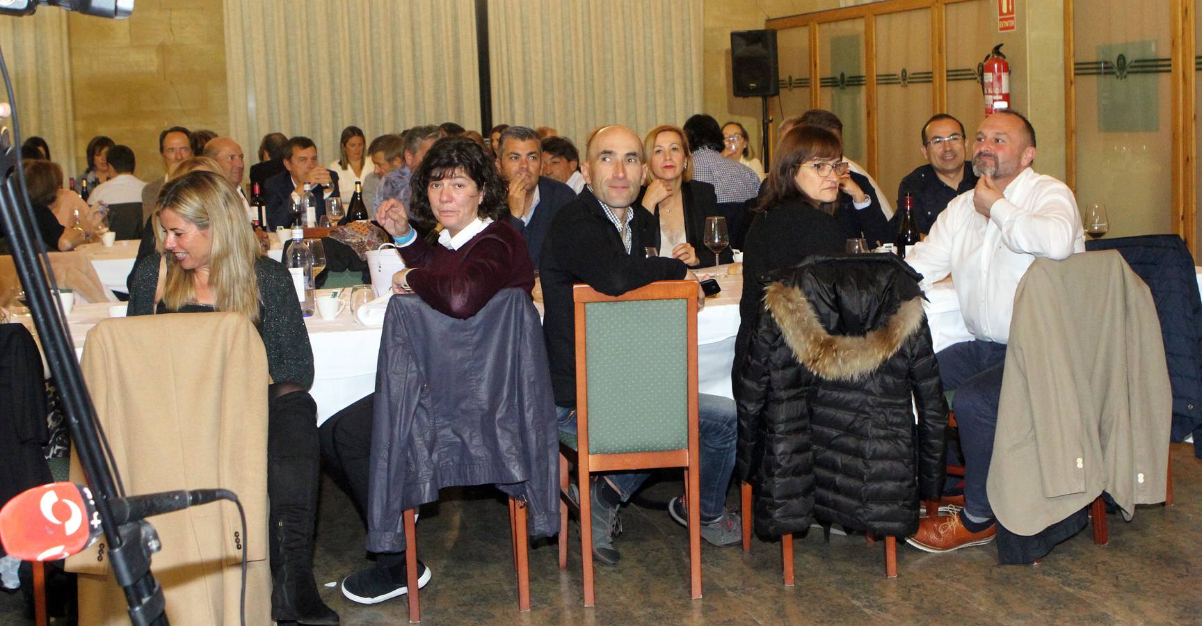 Tras la cena, los ganadores recibieron sus premios.