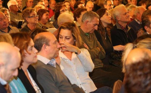 Arraiz y Hermoso, el viernos durante el mitin de Carmen Calvo. 