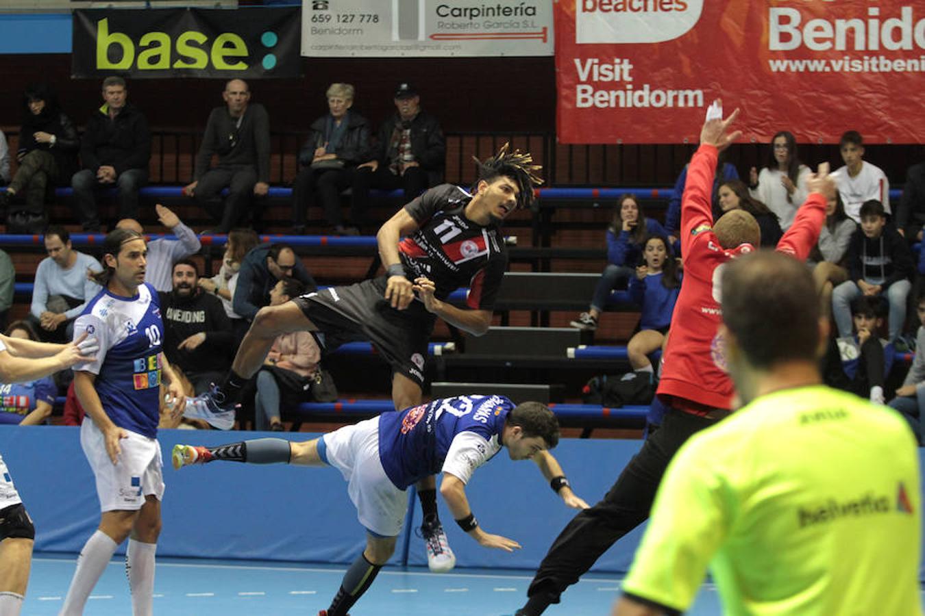 Dura y polémica derrota del Logroño contra el Benidorm por 24-23 en un partido que se cerró con uina polémica decisión arbitral con el tiempo finalizado y un penalti en contra. Un mal viaje de vuelta desde la costa alicantina.