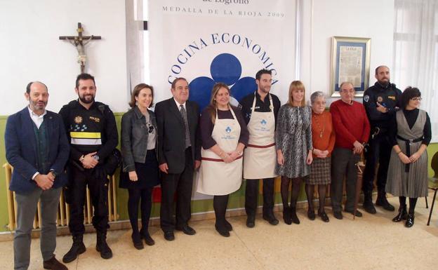 Entrega de los delantales solidarios del 2018 en la Cocina Económica. 