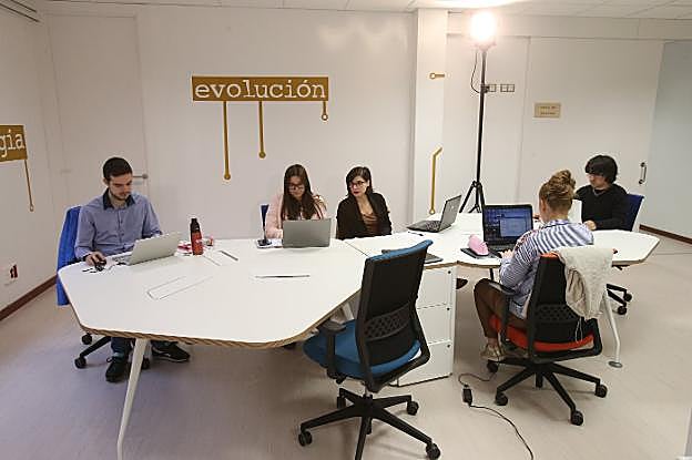 Una de las salas de trabajo del Centro de Emprendimiento e Innovación Social, que se inserta en la sede de la plataforma Smart Logroño.