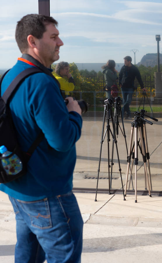 El sol y el buen tiempo se aliaron para hacer «la fotografía perfecta» en el VIII Rally Fotográfico del Rioja, que ayer reunió a 95 participantes y recorrió rincones y bodegas de Aldeanueva, Azagra y Navarrete 