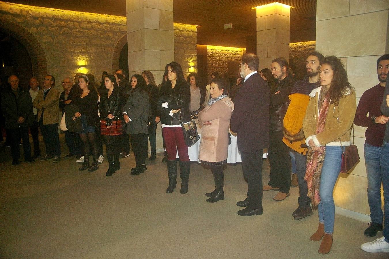 XVI Curso de Enología ´Ciudad de Cenicero´ organizado e impartido por la Universidad de La Rioja, dentro de sus Cursos de Verano. En esta edición las inscripciones han superado el centenar.