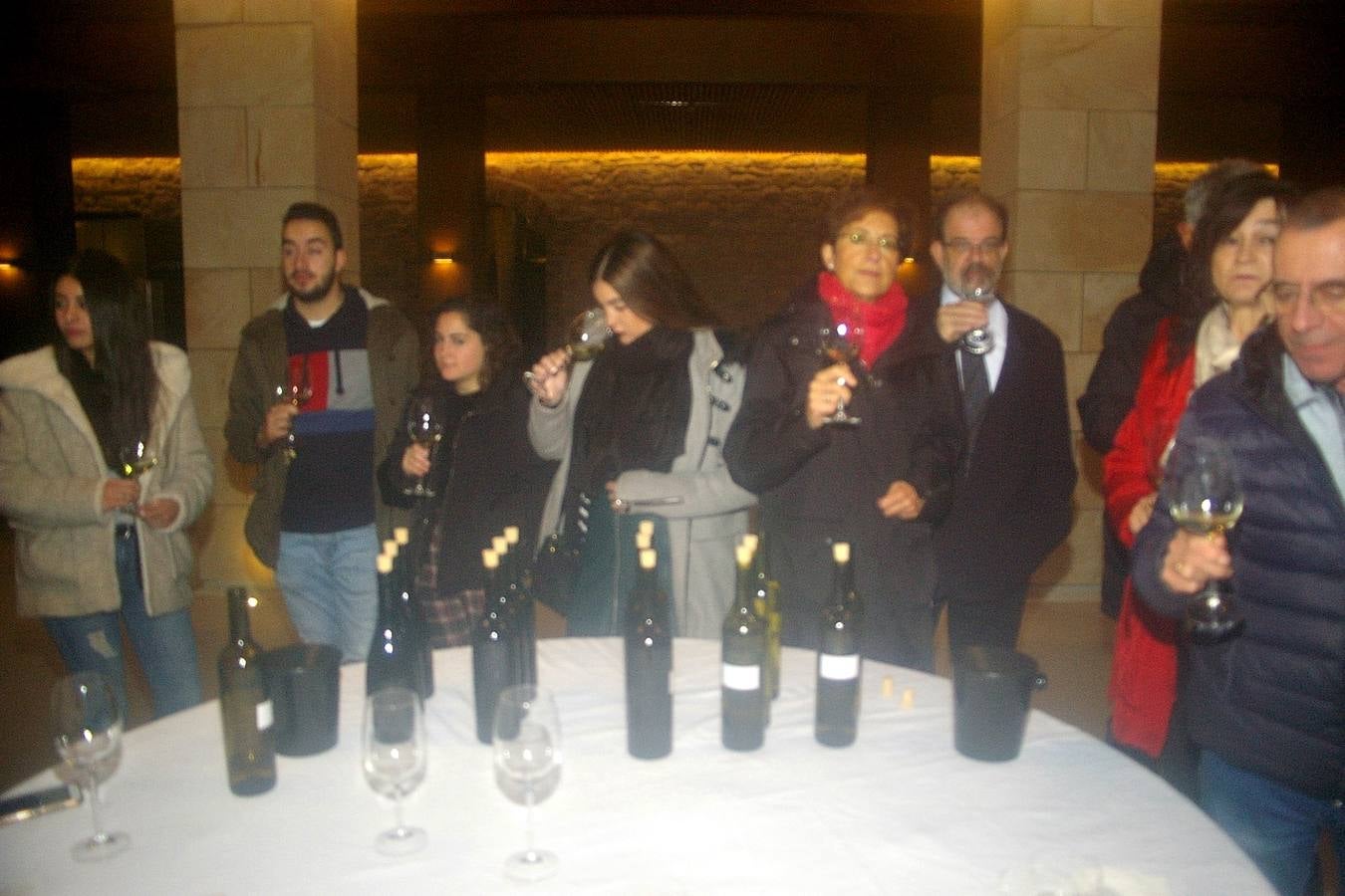 XVI Curso de Enología ´Ciudad de Cenicero´ organizado e impartido por la Universidad de La Rioja, dentro de sus Cursos de Verano. En esta edición las inscripciones han superado el centenar.