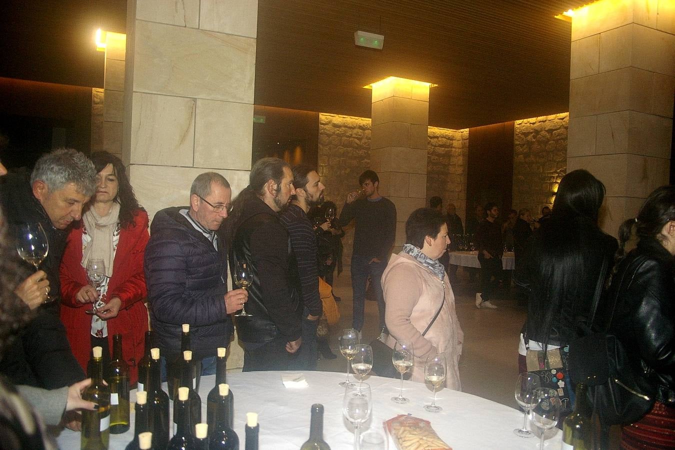 XVI Curso de Enología ´Ciudad de Cenicero´ organizado e impartido por la Universidad de La Rioja, dentro de sus Cursos de Verano. En esta edición las inscripciones han superado el centenar.