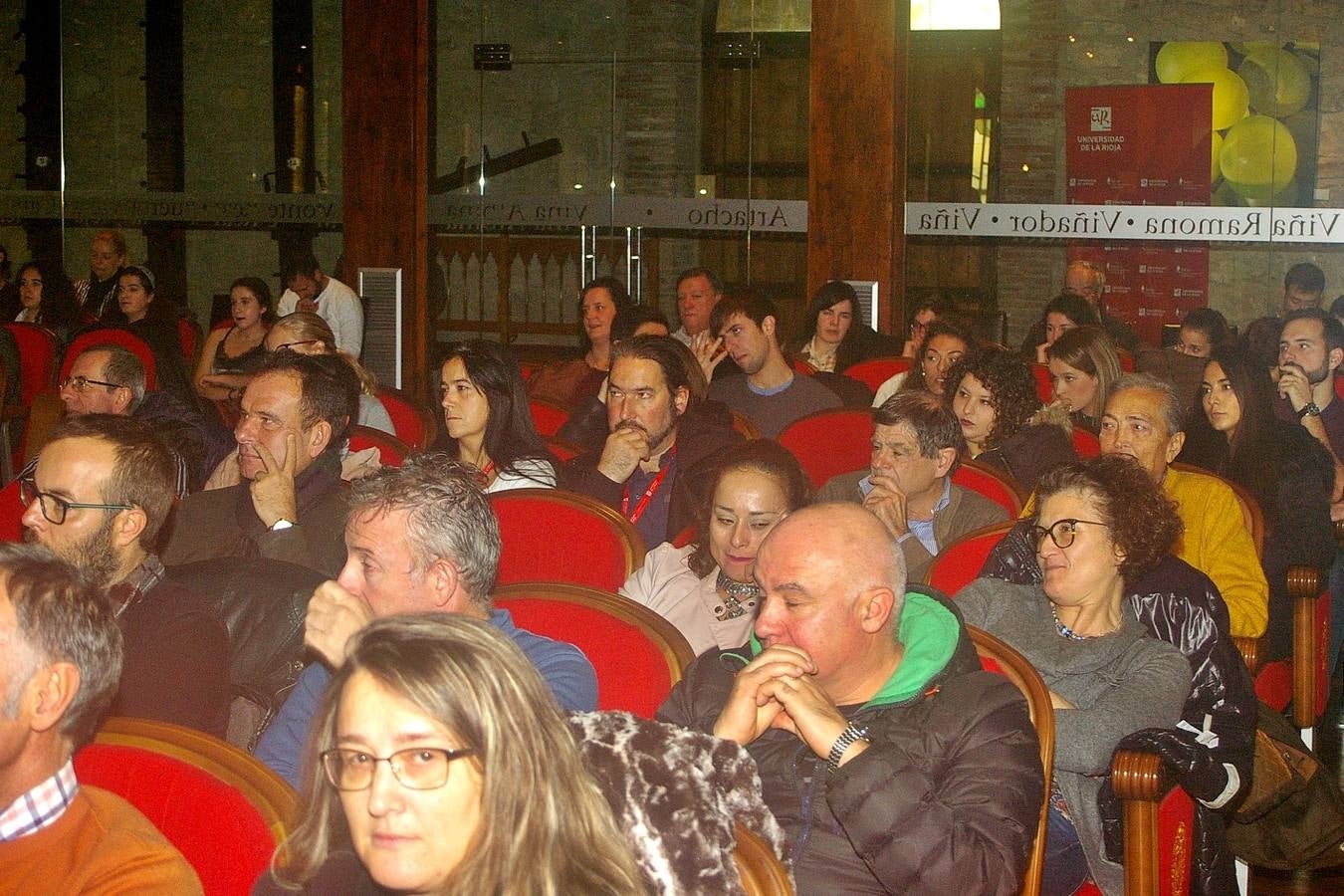 XVI Curso de Enología ´Ciudad de Cenicero´ organizado e impartido por la Universidad de La Rioja, dentro de sus Cursos de Verano. En esta edición las inscripciones han superado el centenar.