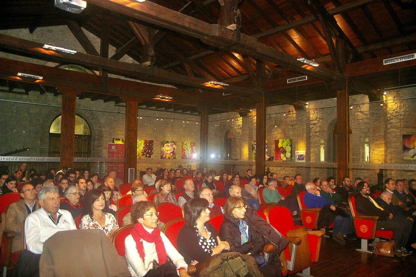 XVI Curso de Enología ´Ciudad de Cenicero´ organizado e impartido por la Universidad de La Rioja, dentro de sus Cursos de Verano. En esta edición las inscripciones han superado el centenar.