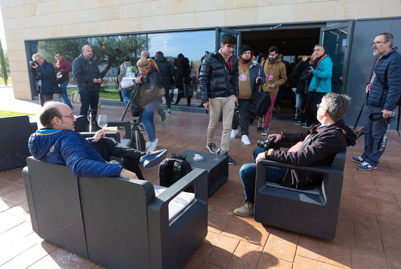 El sol y el buen tiempo se aliaron para hacer «la fotografía perfecta» en el VIII Rally Fotográfico del Rioja, que ayer reunió a 95 participantes y recorrió rincones y bodegas de Aldeanueva, Azagra y Navarrete