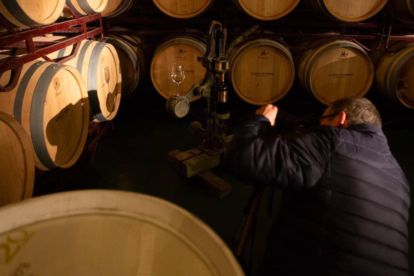 El sol y el buen tiempo se aliaron para hacer «la fotografía perfecta» en el VIII Rally Fotográfico del Rioja, que ayer reunió a 95 participantes y recorrió rincones y bodegas de Aldeanueva, Azagra y Navarrete 