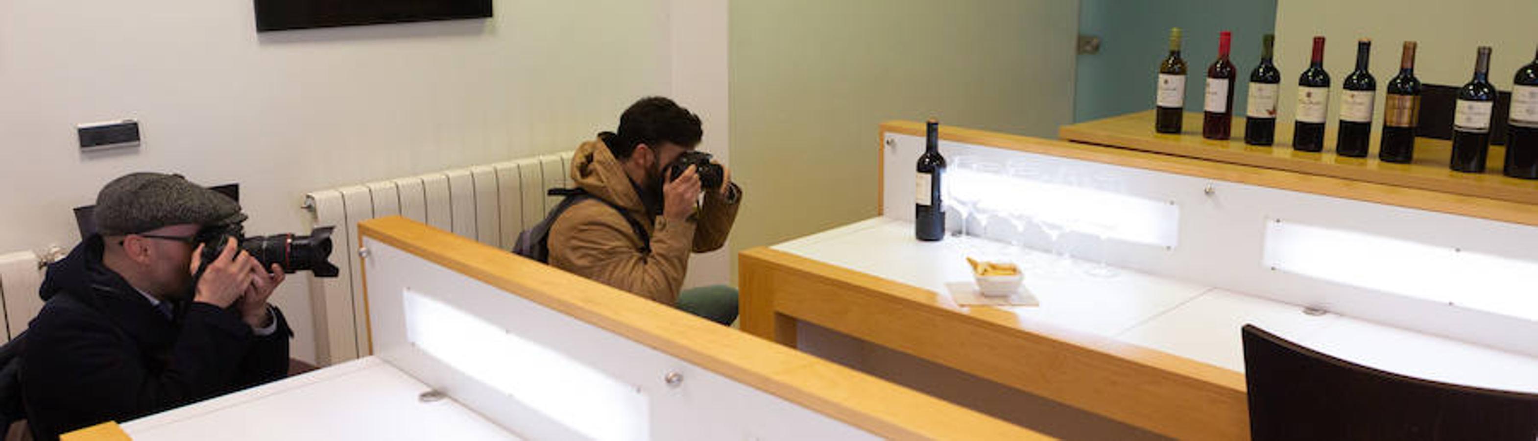 El sol y el buen tiempo se aliaron para hacer «la fotografía perfecta» en el VIII Rally Fotográfico del Rioja, que ayer reunió a 95 participantes y recorrió rincones y bodegas de Aldeanueva, Azagra y Navarrete 