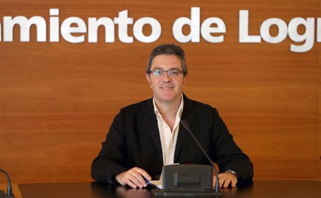 Julián San Martín, portavoz municipal de Ciudadanos, en una comparecencia en el Ayuntamiento de Logroño. 