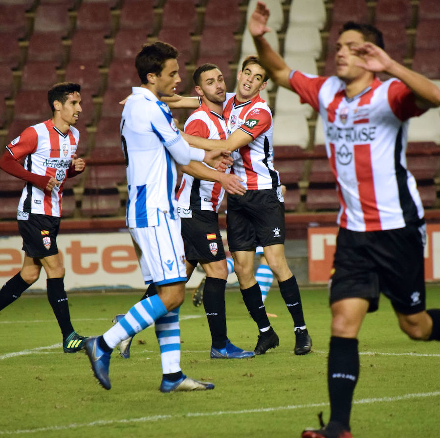 La UDL recuperó un punto en el partido jugado ayer en Las Gaunas contra la Real Sociedad B. El 1-1 llegó gracias a un cabezazo de Ander Vitoria en un córner tras el tempranero tanto guipuzcoano.