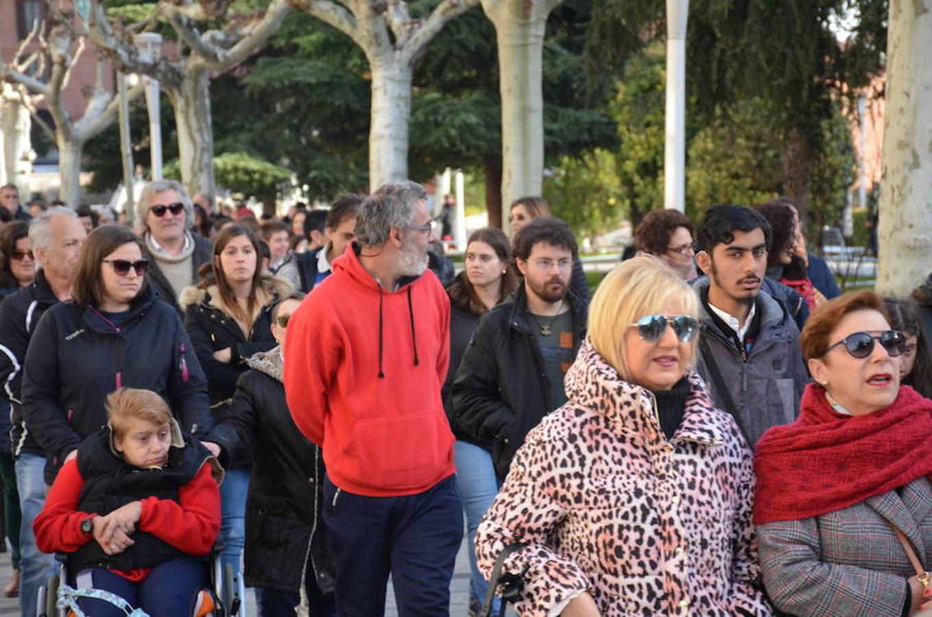 La Asociación IGUAL TI ha celebrado hoy el 'Día Internacional de la Discapacidad' con varias acciones. Desde su Centro de Atención Diurna Áncora en Calahorra ha convocado su tradicional 'Marcha Ancora' por las calles de la ciudad. Los objetivose se han centrado en la idea clave de hablar de derechos, empatía y apoyo.