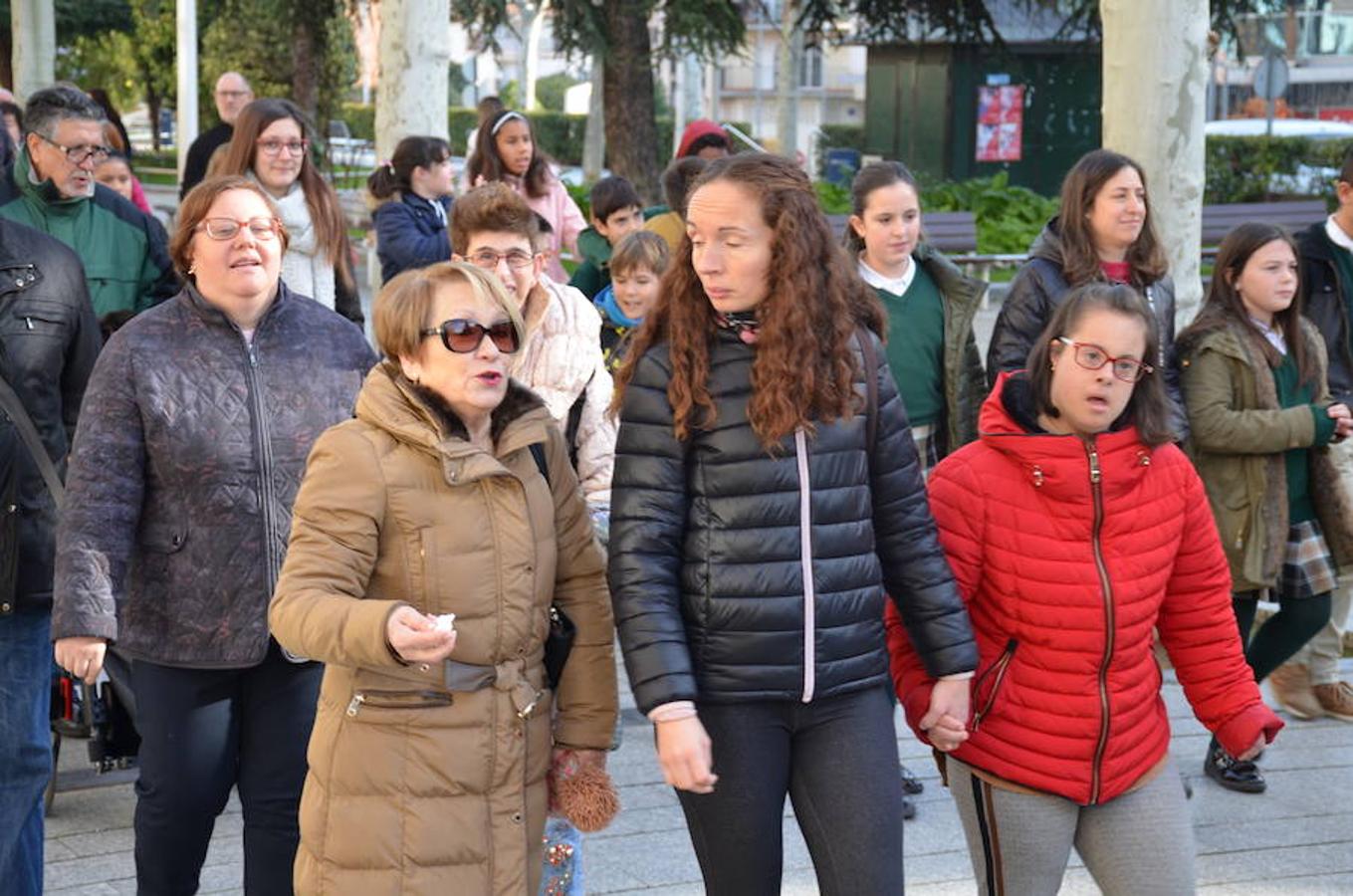 La Asociación IGUAL TI ha celebrado hoy el 'Día Internacional de la Discapacidad' con varias acciones. Desde su Centro de Atención Diurna Áncora en Calahorra ha convocado su tradicional 'Marcha Ancora' por las calles de la ciudad. Los objetivose se han centrado en la idea clave de hablar de derechos, empatía y apoyo.