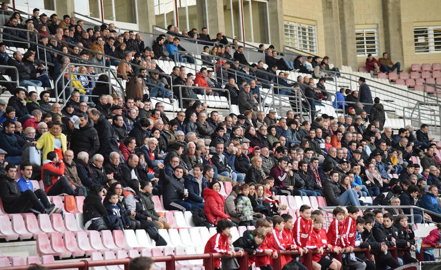 La UDL recuperó un punto en el partido jugado ayer en Las Gaunas contra la Real Sociedad B. El 1-1 llegó gracias a un cabezazo de Ander Vitoria en un córner tras el tempranero tanto guipuzcoano.