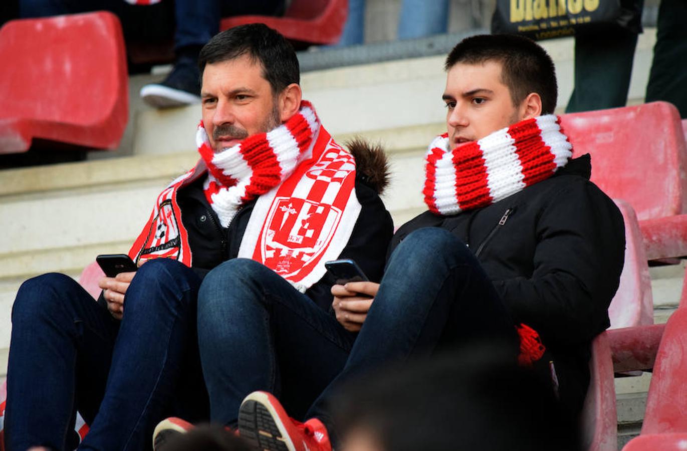 La UDL recuperó un punto en el partido jugado ayer en Las Gaunas contra la Real Sociedad B. El 1-1 llegó gracias a un cabezazo de Ander Vitoria en un córner tras el tempranero tanto guipuzcoano.