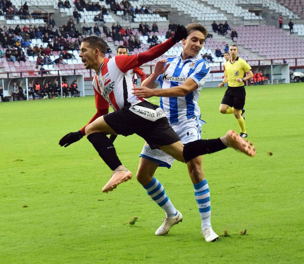 La UDL recuperó un punto en el partido jugado ayer en Las Gaunas contra la Real Sociedad B. El 1-1 llegó gracias a un cabezazo de Ander Vitoria en un córner tras el tempranero tanto guipuzcoano.