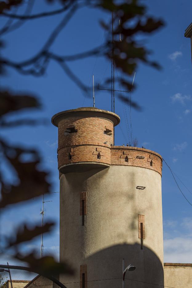 Torre del viejo cuartel de la Guardia Civil en Calahorra. :