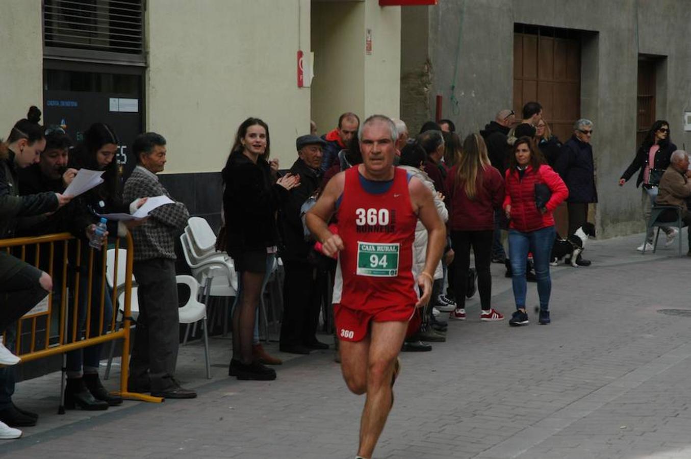 VI carrera 'Entre Dinosaurios Villa de Igea celebrada el domingo pasado por una ruta de más de 10 kilómetros campo a través en la que participaron 119 atletas. También hubo pruebas para niños en el casco urbano en las que compitieron 55 chavales.