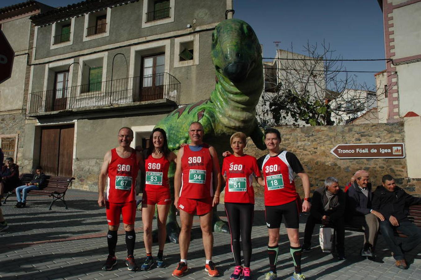 VI carrera 'Entre Dinosaurios Villa de Igea celebrada el domingo pasado por una ruta de más de 10 kilómetros campo a través en la que participaron 119 atletas. También hubo pruebas para niños en el casco urbano en las que compitieron 55 chavales.