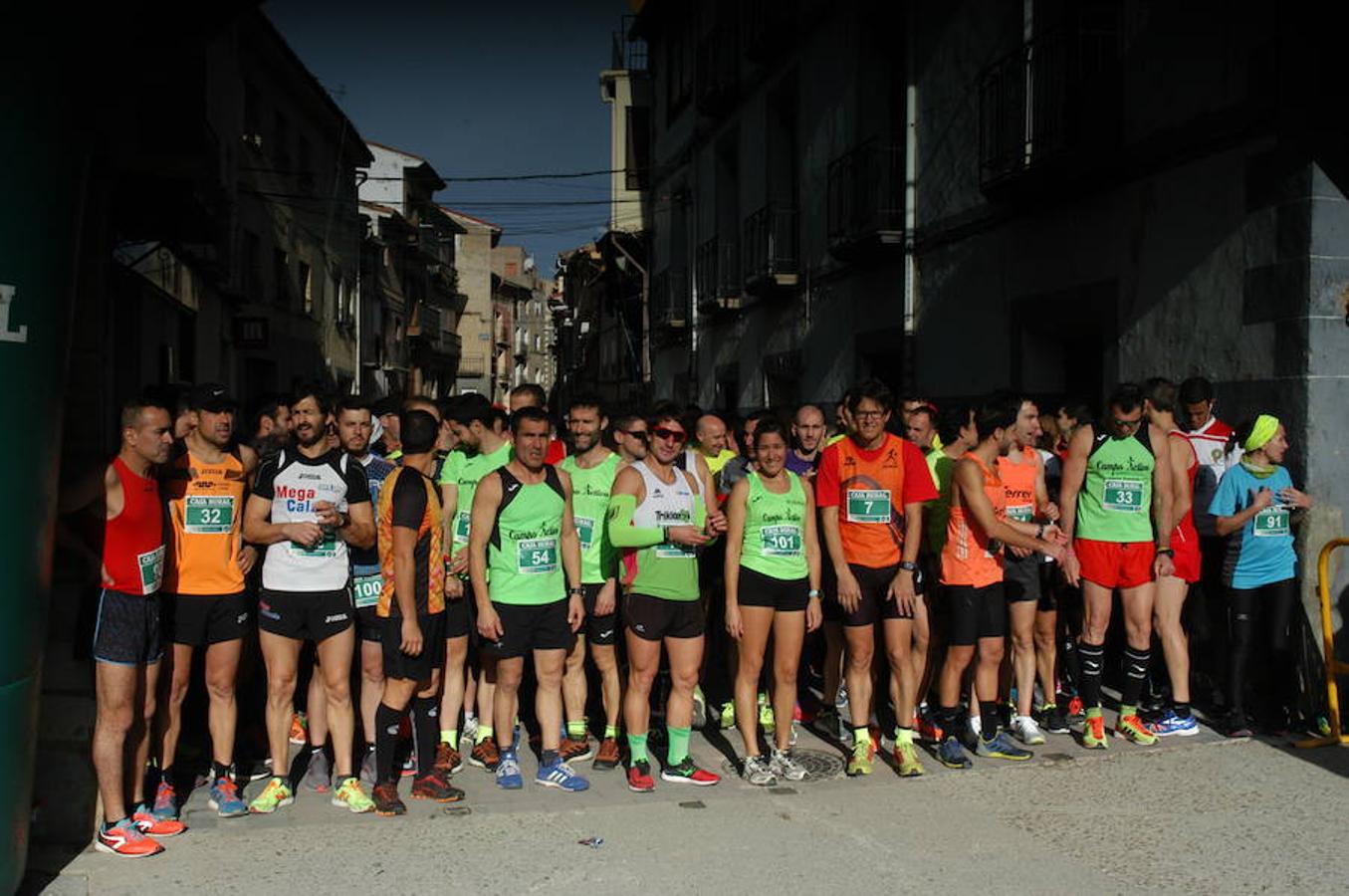 VI carrera 'Entre Dinosaurios Villa de Igea celebrada el domingo pasado por una ruta de más de 10 kilómetros campo a través en la que participaron 119 atletas. También hubo pruebas para niños en el casco urbano en las que compitieron 55 chavales.