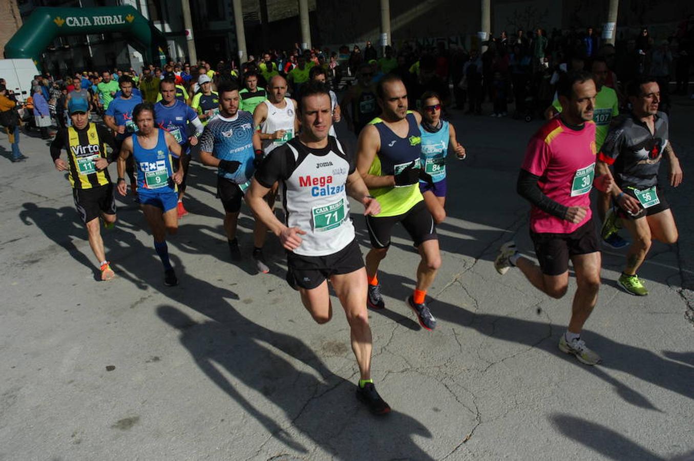 VI carrera 'Entre Dinosaurios Villa de Igea celebrada el domingo pasado por una ruta de más de 10 kilómetros campo a través en la que participaron 119 atletas. También hubo pruebas para niños en el casco urbano en las que compitieron 55 chavales.