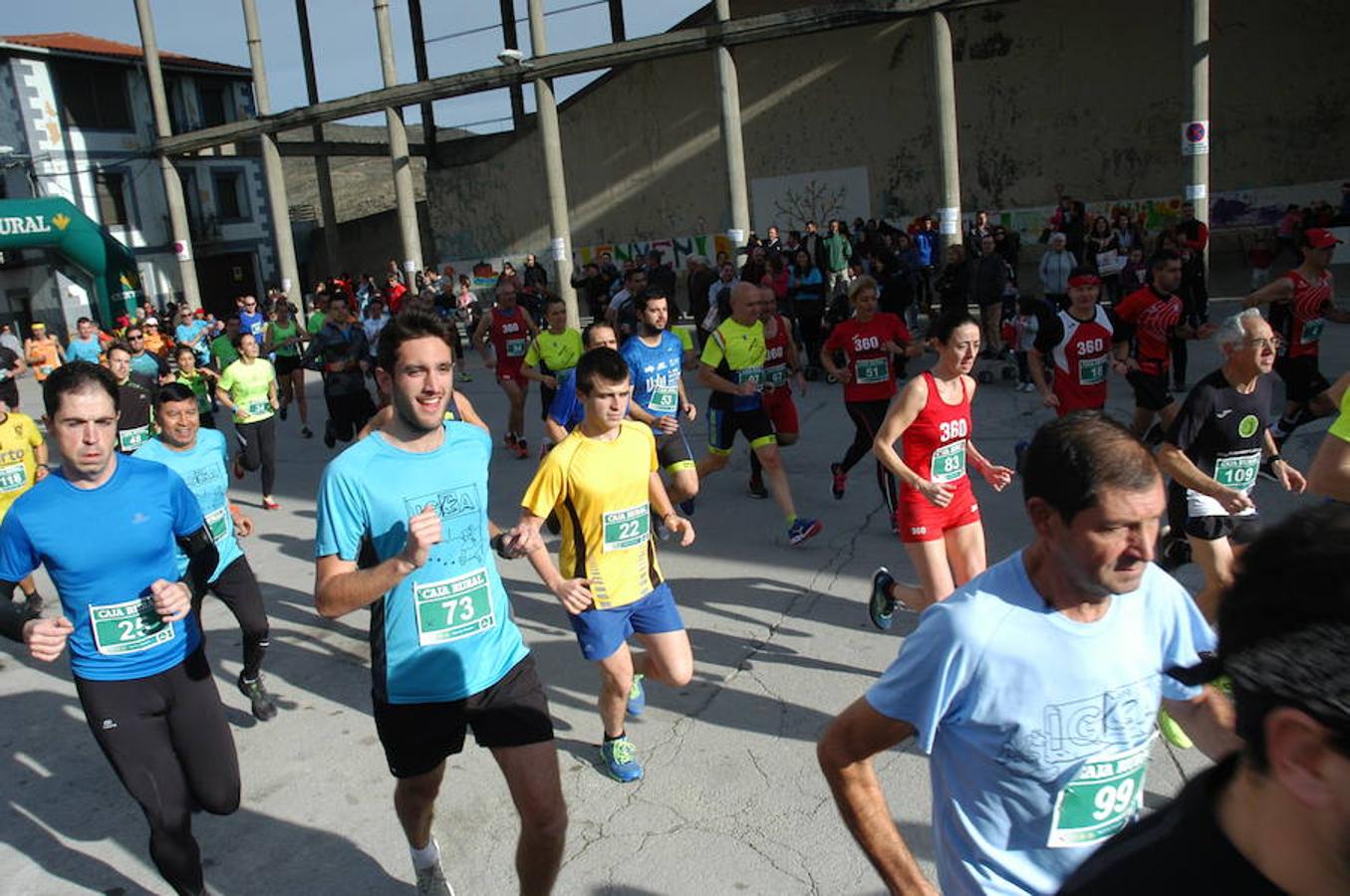 VI carrera 'Entre Dinosaurios Villa de Igea celebrada el domingo pasado por una ruta de más de 10 kilómetros campo a través en la que participaron 119 atletas. También hubo pruebas para niños en el casco urbano en las que compitieron 55 chavales.