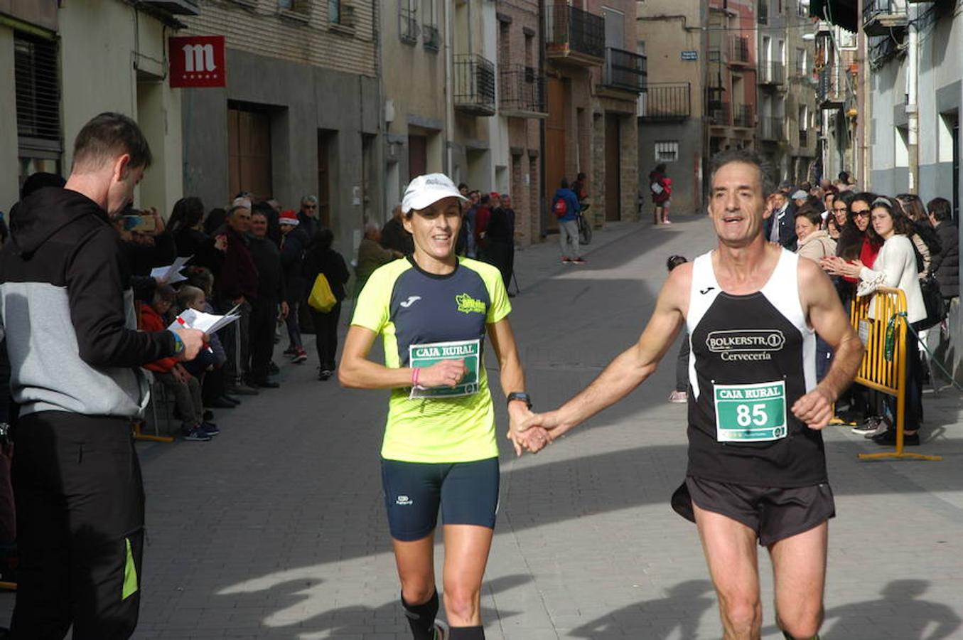 VI carrera 'Entre Dinosaurios Villa de Igea celebrada el domingo pasado por una ruta de más de 10 kilómetros campo a través en la que participaron 119 atletas. También hubo pruebas para niños en el casco urbano en las que compitieron 55 chavales.