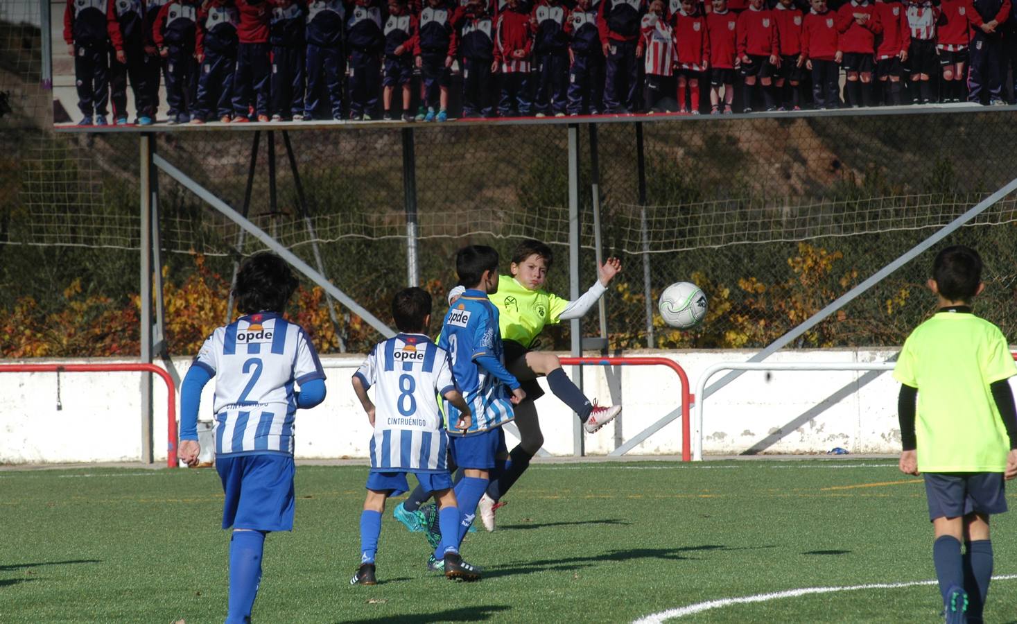 XXI torneo de fútbol base Villa de Autol que ha comenzado este jueves y durará hasta el domingo. Participan 99 equipos, 1.300 chavales de 30 clubes de La Rioja y Navarra.