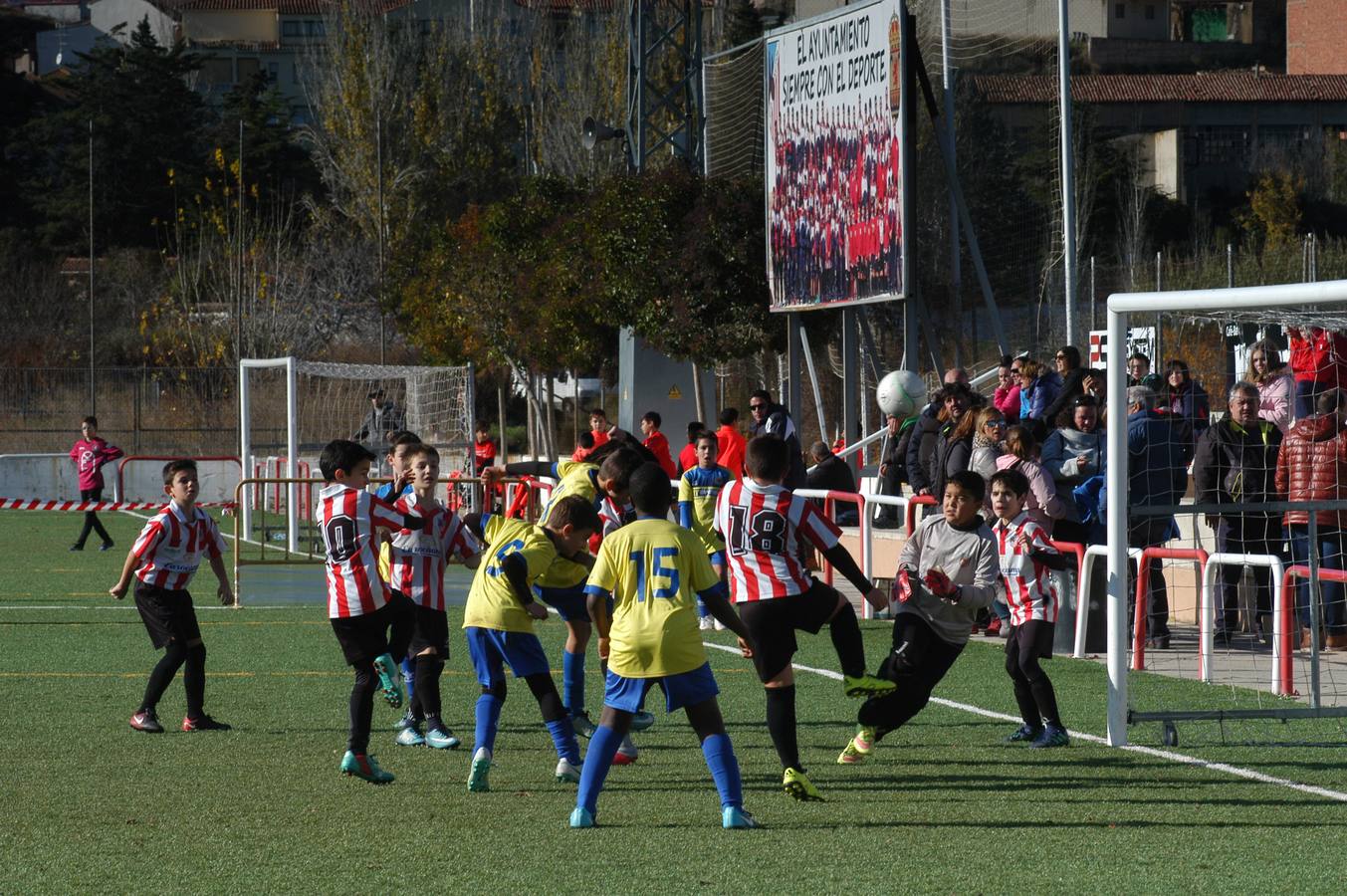 XXI torneo de fútbol base Villa de Autol que ha comenzado este jueves y durará hasta el domingo. Participan 99 equipos, 1.300 chavales de 30 clubes de La Rioja y Navarra.