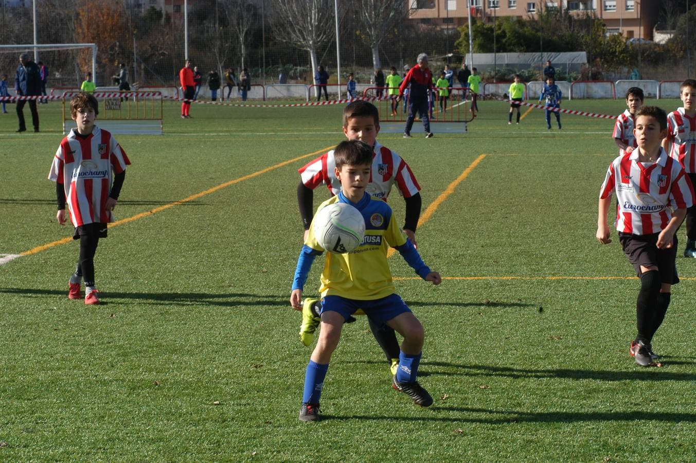 XXI torneo de fútbol base Villa de Autol que ha comenzado este jueves y durará hasta el domingo. Participan 99 equipos, 1.300 chavales de 30 clubes de La Rioja y Navarra.