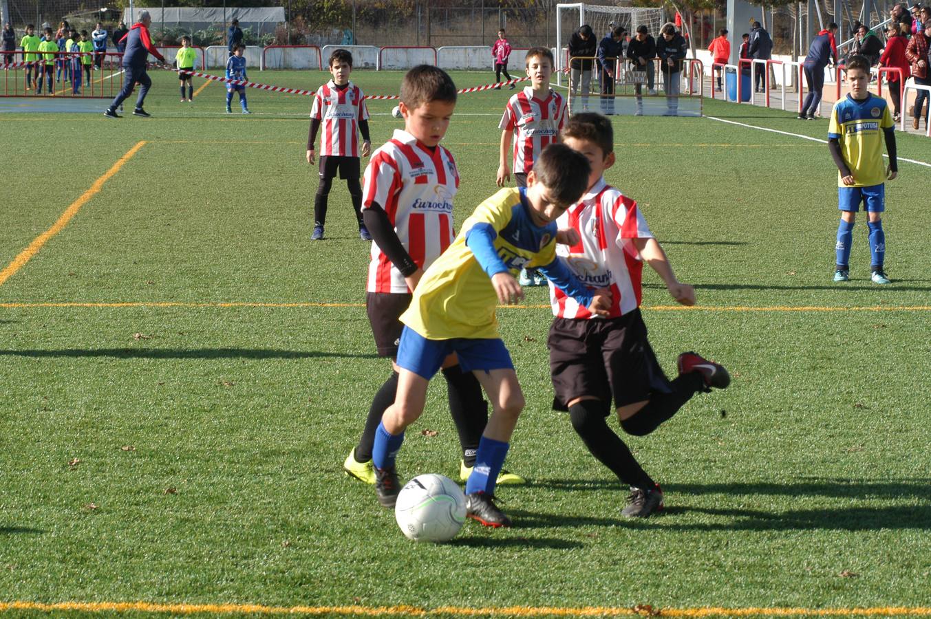 XXI torneo de fútbol base Villa de Autol que ha comenzado este jueves y durará hasta el domingo. Participan 99 equipos, 1.300 chavales de 30 clubes de La Rioja y Navarra.