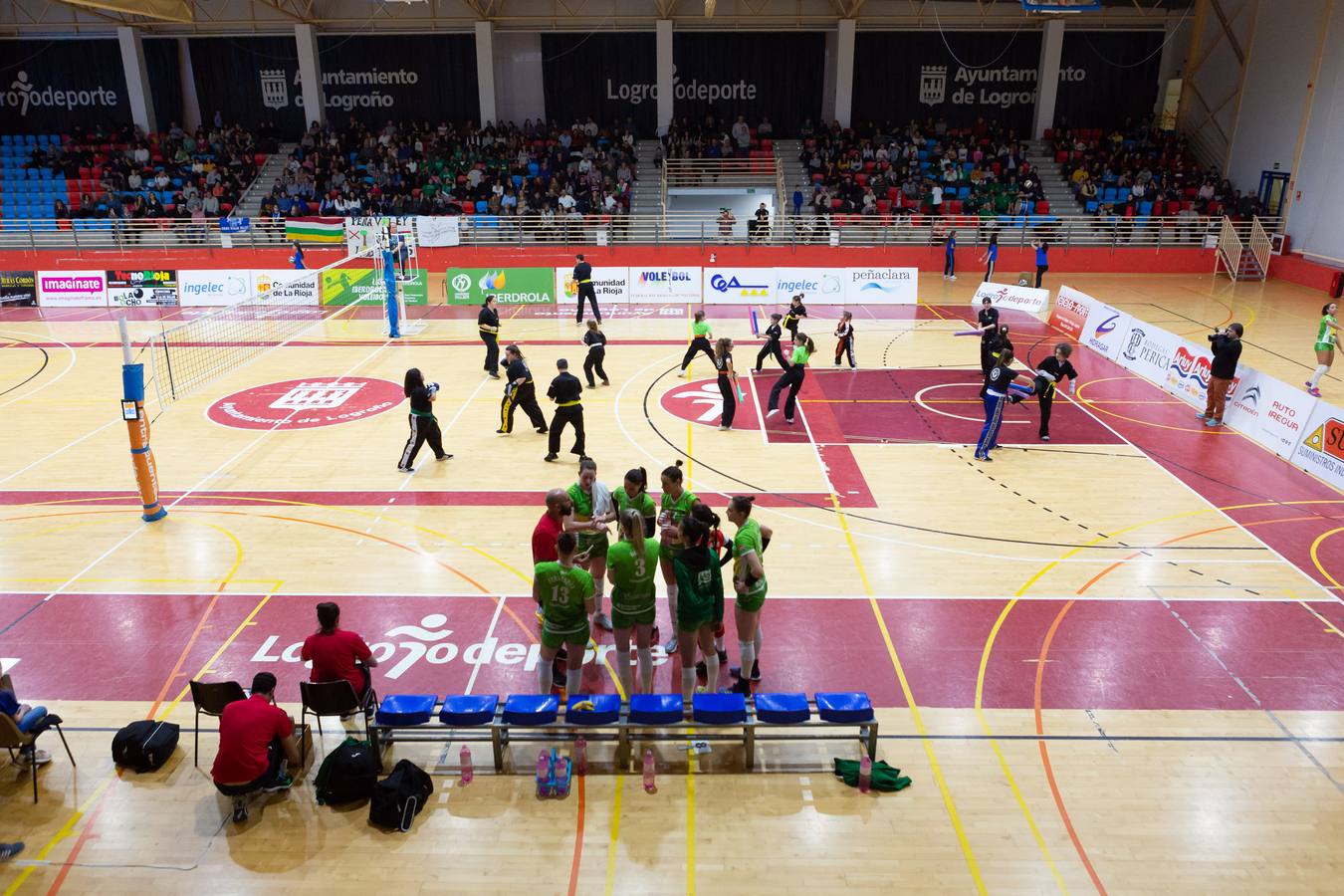 Las logroñesas vencen al OSACC Haro Rioja Voley con un 3-0 liderado por la capitana Dani y que les afianza en el liderato de la Liga Iberdrola