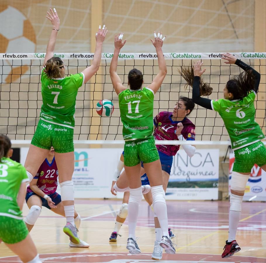 Las logroñesas vencen al OSACC Haro Rioja Voley con un 3-0 liderado por la capitana Dani y que les afianza en el liderato de la Liga Iberdrola