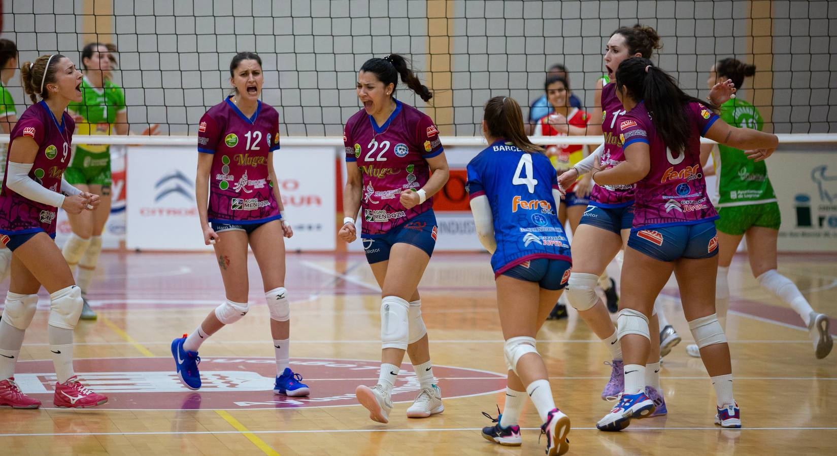 Las logroñesas vencen al OSACC Haro Rioja Voley con un 3-0 liderado por la capitana Dani y que les afianza en el liderato de la Liga Iberdrola