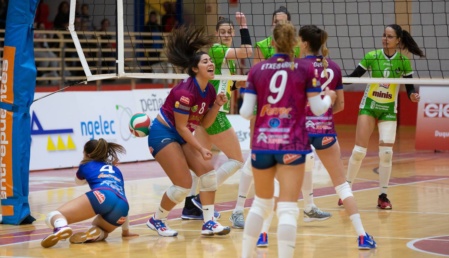 Las logroñesas vencen al OSACC Haro Rioja Voley con un 3-0 liderado por la capitana Dani y que les afianza en el liderato de la Liga Iberdrola