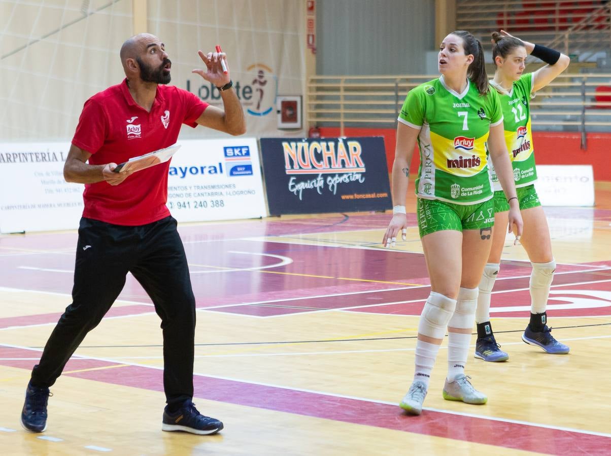 Las logroñesas vencen al OSACC Haro Rioja Voley con un 3-0 liderado por la capitana Dani y que les afianza en el liderato de la Liga Iberdrola