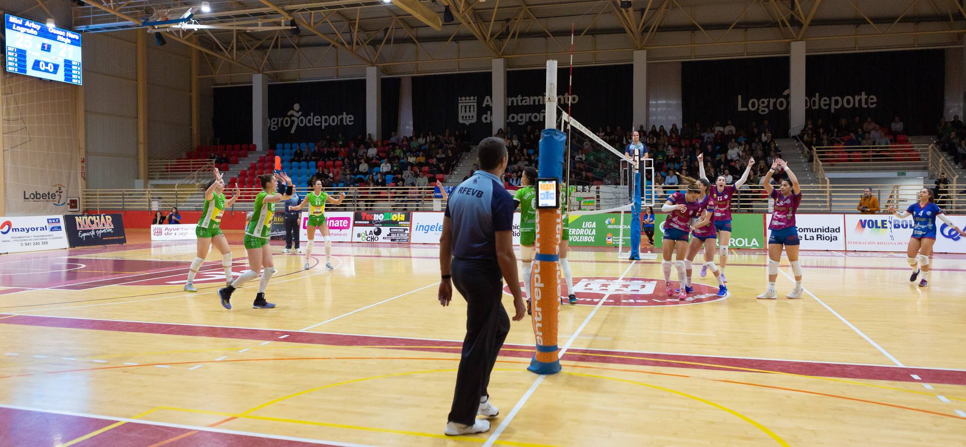 Las logroñesas vencen al OSACC Haro Rioja Voley con un 3-0 liderado por la capitana Dani y que les afianza en el liderato de la Liga Iberdrola