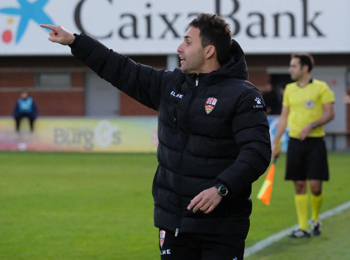 Cerca de un millar de aficionados riojanos acudieron ayer a Anduva para disfrutar con la UDL. La derrota (1-0) en casa del Mirandés no anuló las buenas esperanzas de este equipo y de su afición para la temporada. 