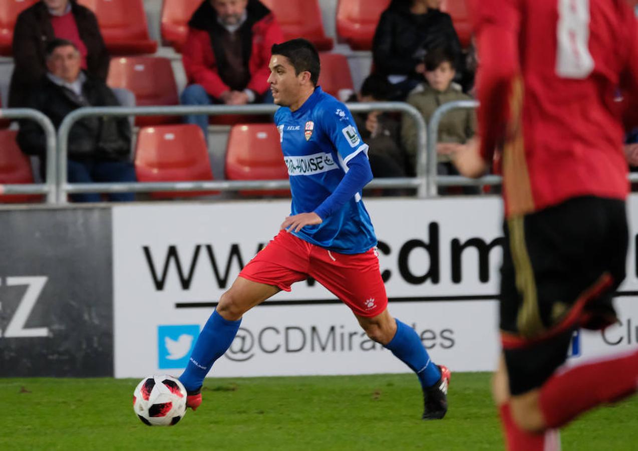 Cerca de un millar de aficionados riojanos acudieron ayer a Anduva para disfrutar con la UDL. La derrota (1-0) en casa del Mirandés no anuló las buenas esperanzas de este equipo y de su afición para la temporada. 