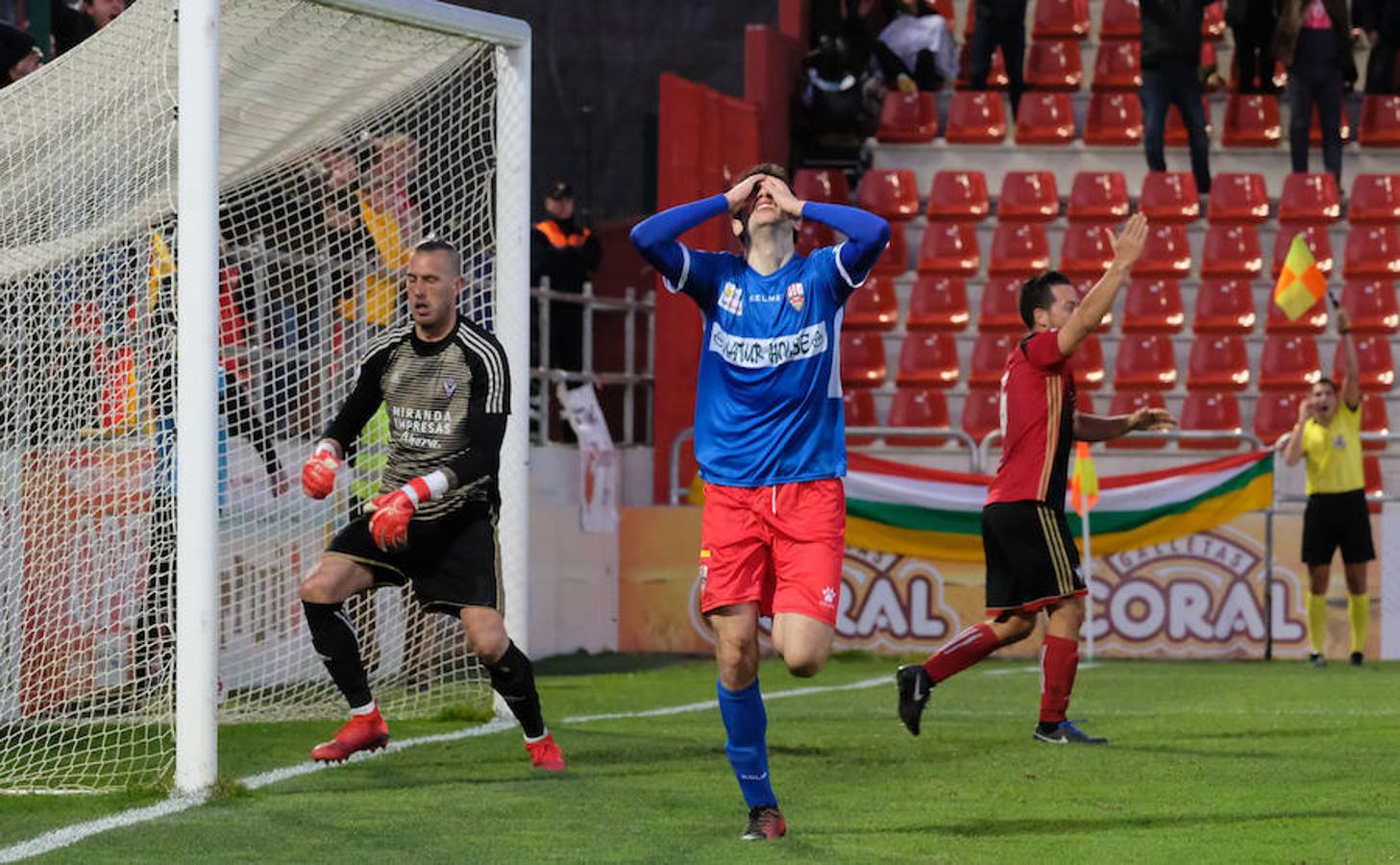 Cerca de un millar de aficionados riojanos acudieron ayer a Anduva para disfrutar con la UDL. La derrota (1-0) en casa del Mirandés no anuló las buenas esperanzas de este equipo y de su afición para la temporada. 