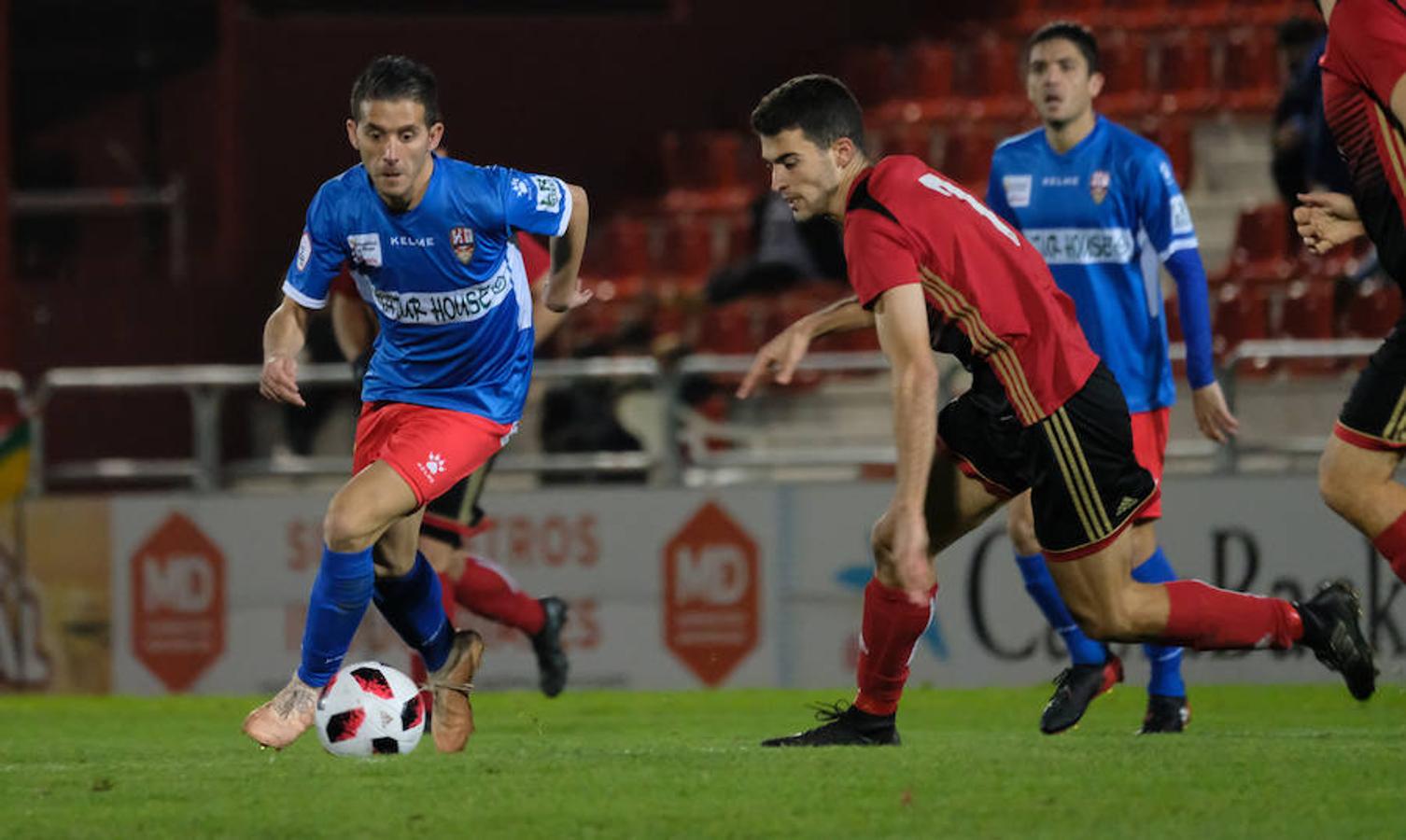 Cerca de un millar de aficionados riojanos acudieron ayer a Anduva para disfrutar con la UDL. La derrota (1-0) en casa del Mirandés no anuló las buenas esperanzas de este equipo y de su afición para la temporada. 