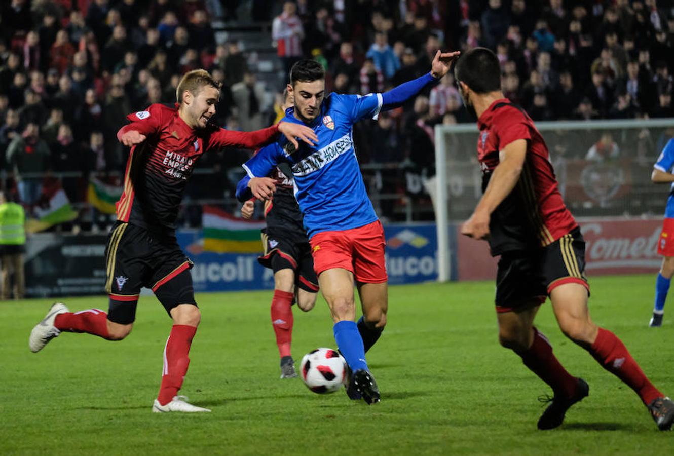 Cerca de un millar de aficionados riojanos acudieron ayer a Anduva para disfrutar con la UDL. La derrota (1-0) en casa del Mirandés no anuló las buenas esperanzas de este equipo y de su afición para la temporada. 