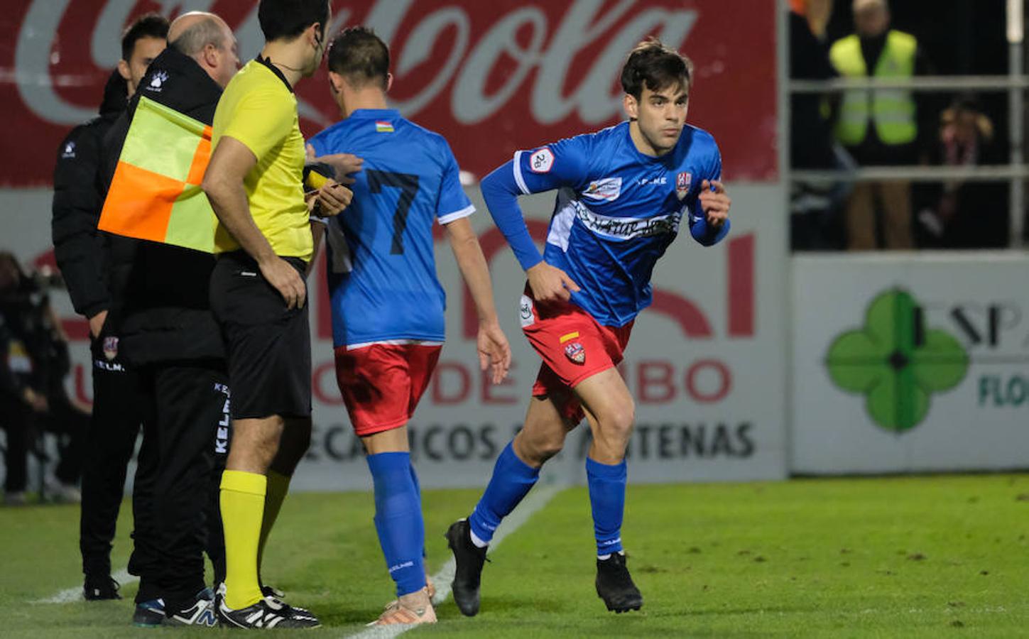 Cerca de un millar de aficionados riojanos acudieron ayer a Anduva para disfrutar con la UDL. La derrota (1-0) en casa del Mirandés no anuló las buenas esperanzas de este equipo y de su afición para la temporada. 